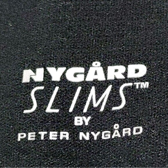 Peter Nygard Slims 2X (20W-22W)Rhinestones Accent Black Stretch Capri Pull On - Picture 9 of 9